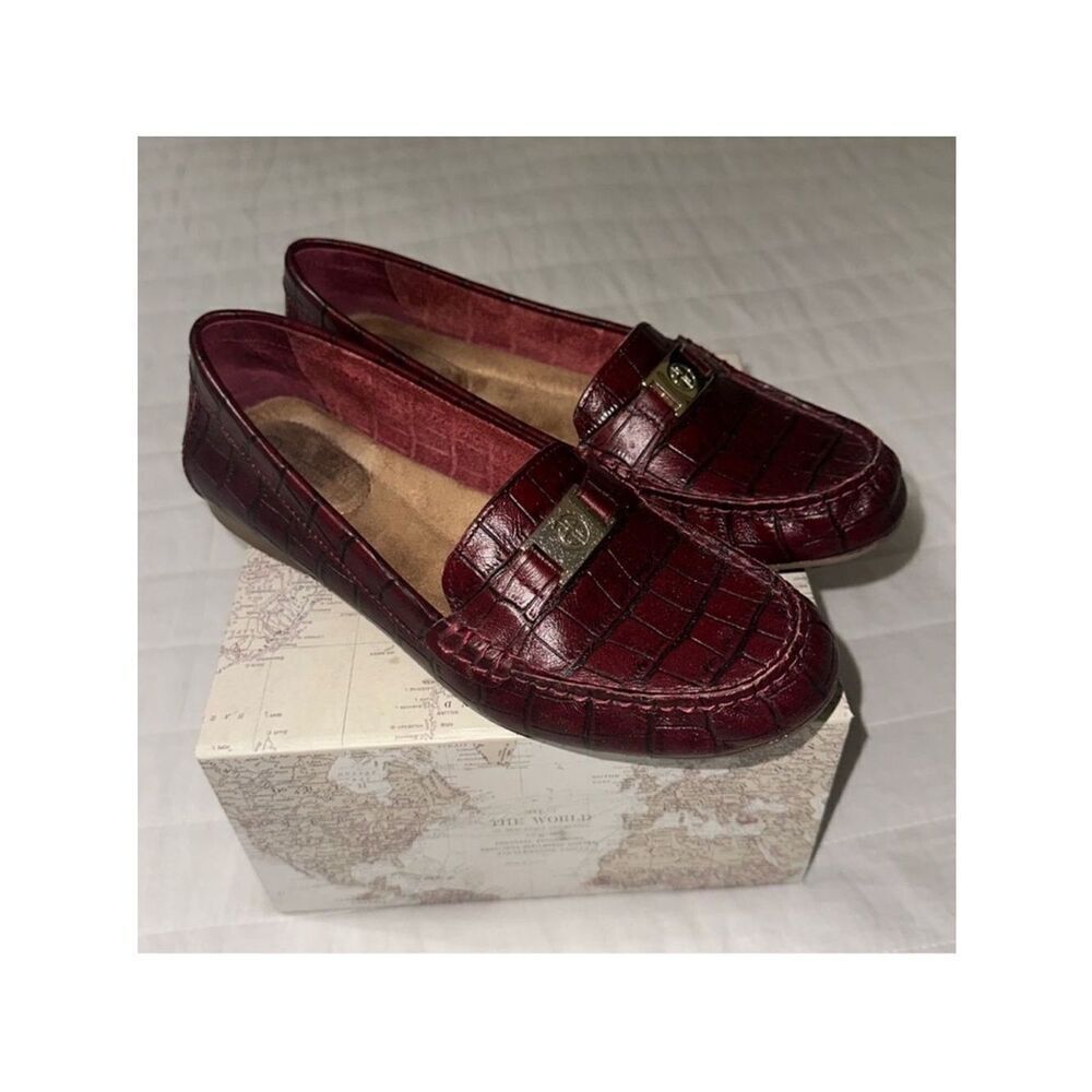 GB 6.5 B Dailyn Burgundy Croc Pebbled Print Genuine Leather Sewn Details Loafers